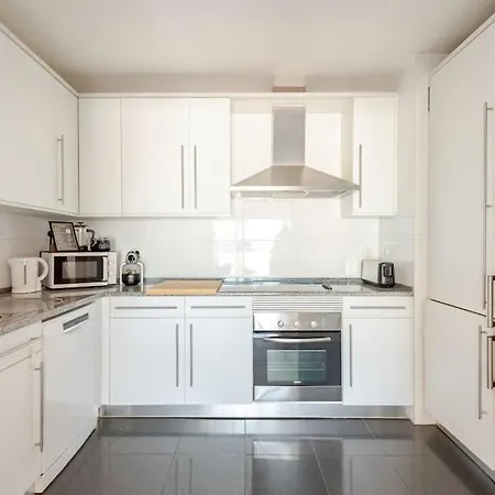 Cabo Ruivo - Wonderful Apartment - Free Parking Lisbona