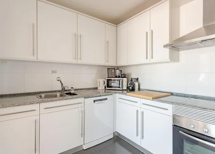 Apartment Wonderful - Free Parking - Cabo Ruivo 34636al